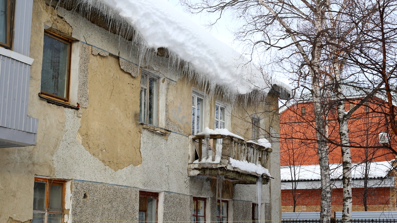 МЧС предупреждает о падающих сосульках