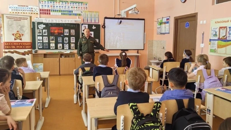 Руководитель регштаба «Бессмертный полк» Фугенфиров провел урок мужества для сахалинских школьников