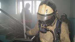 Пожарные эвакуировали девять человек из горящего дома в Южно-Сахалинске