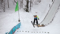 Сахалинские летающие лыжники открыли зимний сезон