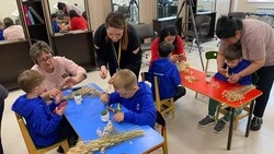  Сахалинские дошколята попробовали себя в роли флористов  