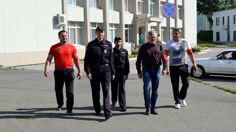 Улицы Холмска охраняют народные дружинники