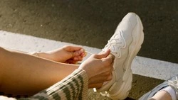 Ребенку на ногу упала часть памятника Ленину на юге Сахалина