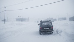 Курильчанин застрял в снегу на машине, когда возвращался домой в метель