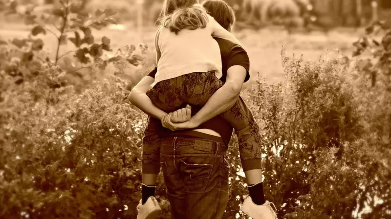 Сахалинским родителям начали поступать «напоминалки» о школьных «президентских» выплатах