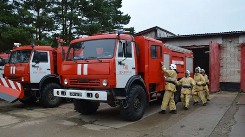 В армейском корпусе ВВО на Сахалине прошла тренировка пожарных расчетов