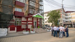 Мэр Сергей Надсадин проверил ход работ по ремонту дворов и многоквартирных домов