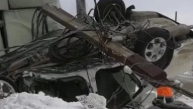 Пьяный водитель без прав снес столб и туалет в ДТП в Макарове 29 января