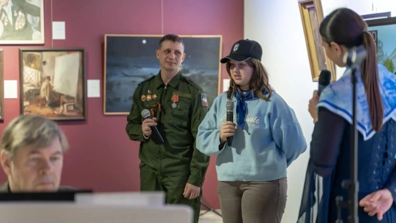 В Южно-Сахалинске прошел вечер памяти и патриотического искусства проекта «Поющий музей»