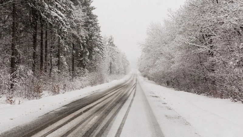 Часть трассы Южно-Сахалинск — Оха закрыли для всех видов транспорта из-за метели