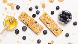 Диетолог Волкова: фитнес-батончики и свежевыжатые соки вредят организму