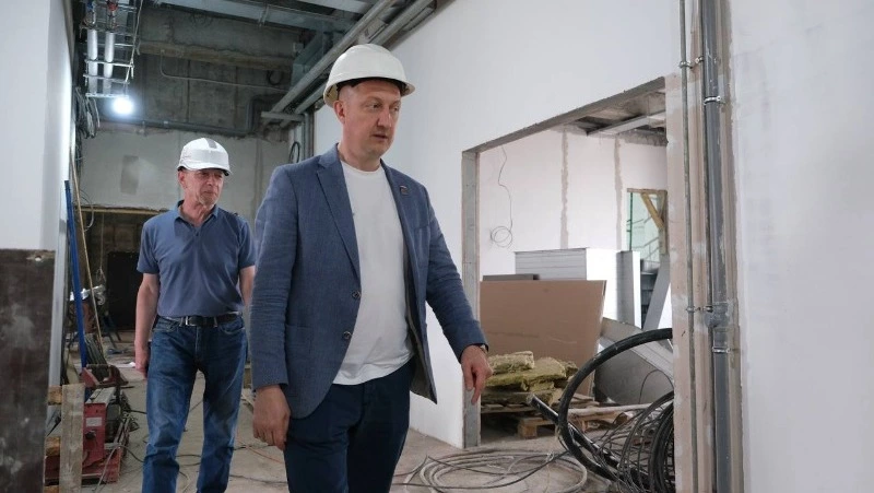 «Наша задача — сдать все объекты вовремя» — депутат Плотников о стройках в Южно-Курильском округе