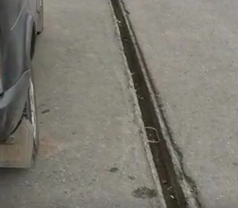 «Попасть и сломать»: ливневая канализация вызывает опасение у жителей Корсакова