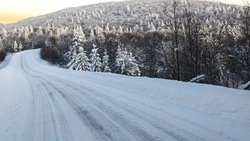 Две дороги закрыли из-за сильной метели в Охе утром 16 декабря