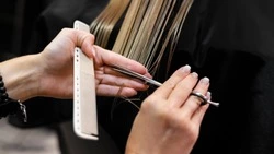 Лунный календарь стрижек на июнь 2026: летнее обновление с умом