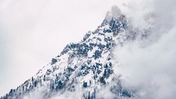 Синоптики предупредили о риске схода лавин в 9 районах Сахалинской области 19 февраля