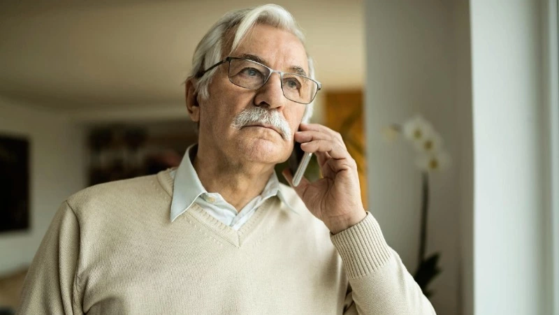 Мошенники обманули на 500 тысяч рублей пенсионера из Анивы, сообщив, что его дочь попала в ДТП