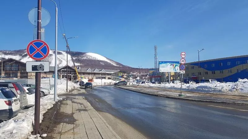 Парковка на дороге к нижней станции СТК «Горный воздух» запрещена
