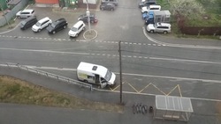 Парковка автобуса на остановке на улице Больничной возмутила жителей Южно-Сахалинска