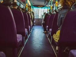 У автобуса до Холмска на трассе произошла серьезная поломка. Людей высадили на дороге