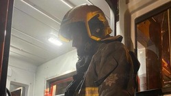 Пожарные потушили горящий бульдозер в Углегорске ночью 9 августа