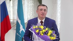 С 8 марта сахалинок поздравил губернатор