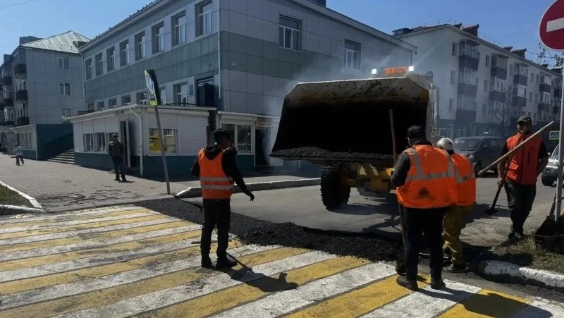 В Поронайске завершают вторую волну ямочного ремонта и готовятся к третьей