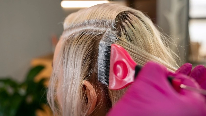 Лунный календарь окрашивания волос на июнь 2025 года: когда лучше обновить цвет 