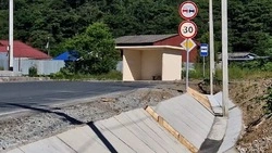 В Колхозном завершили ремонт главной улицы 