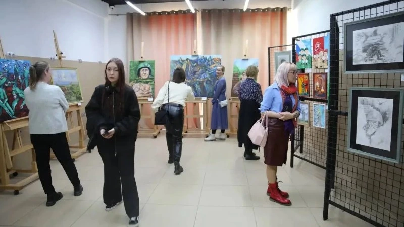 «Лица мужества»: в Южно-Сахалинске открыли выставку о героях