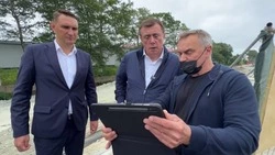 Валерий Лимаренко потребовал ускорить благоустройство набережной в Корсакове