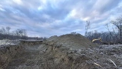 В Углегорском округе ведутся работы по возвращению реки Углегорки в историческое русло