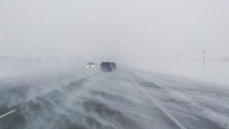 Движение по двум дорогам восстановили на Сахалине после циклона