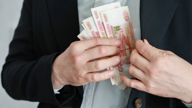 Директора УК «Аврора» на Сахалине наказали за протекшие крыши и разбитые окна