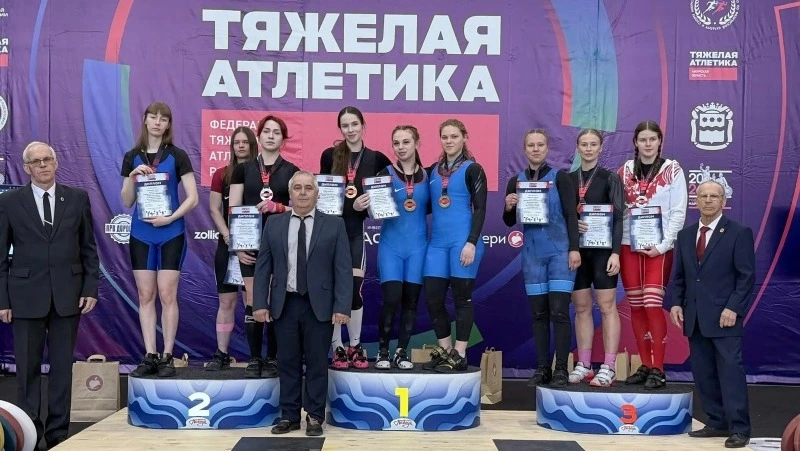Сахалинские тяжелоатлеты привезли восемь медалей с чемпионата и первенства ДФО