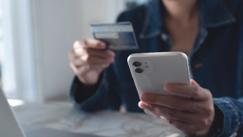 В 2024 году жители Сахалина и Курил чаще жаловались на мошенников