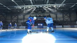 Беспилотник впервые открыл хоккейный матч в Южно-Сахалинске