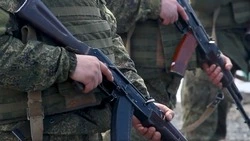 Мотострелки на Сахалине осваивают армейскую тактическую стрельбу под руководством участников СВО