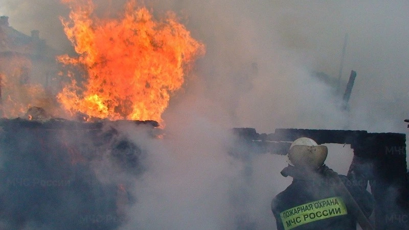 Дачный дом тушили в Шахтерске вечером 16 декабря