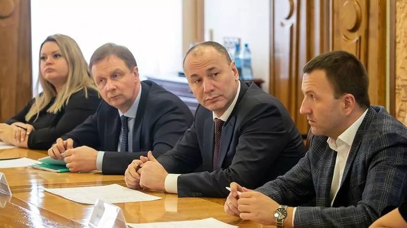 Полтысячи преподавателей из ведущих школ и вузов страны будут дистанционно учить сахалинцев