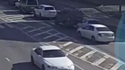 В Южно-Сахалинске водитель устроил ДТП из-за невнимательности и набережной
