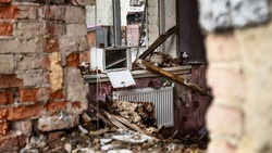 Десять человек тушили полыхающий дом в селе Южно-Сахалинска