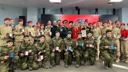 Памятные знаки губернатора вручили 29 школьникам Южно-Сахалинска