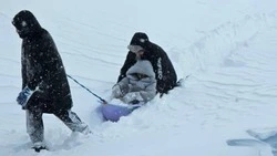 Депутат помог выбраться пенсионерке из дома после метели в Южно-Сахалинске