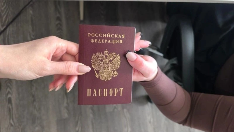 Пребывание иностранцев в РФ с 1 июля станет в разы дороже: кто заплатит пошлины в 50 тысяч рублей