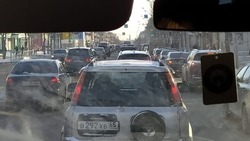 Южно-Сахалинск захватили новогодние пробки. Дороги в городе «покраснели»