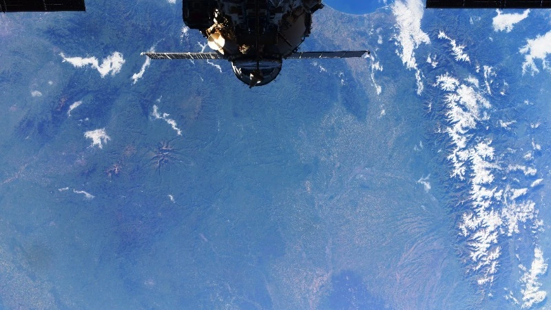 Астероид размером с диван пролетел над Антарктидой