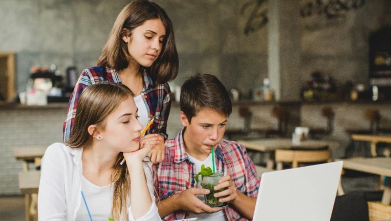 Аналитики рассказали, какие виды подработки в ДФО родители считают лучшими для подростков