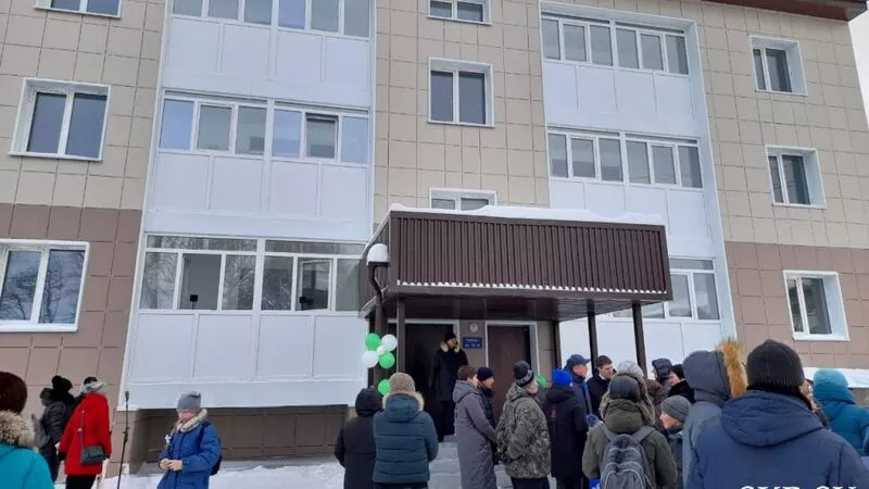 Жители села в Долинском районе к Новому году получили ключи от новых уютных квартир