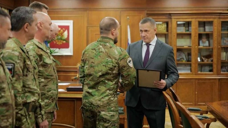 Юрий Трутнев встретился с вернувшимися из зоны СВО добровольцами-госслужащими